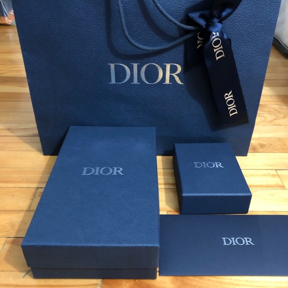 Authentic Chanel Magnetic Gift boxes and shopping bags collections - Picture 13 of 16